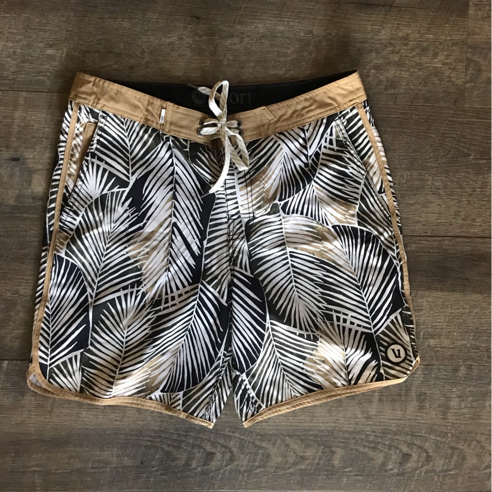 Vuori Hybrid Shorts